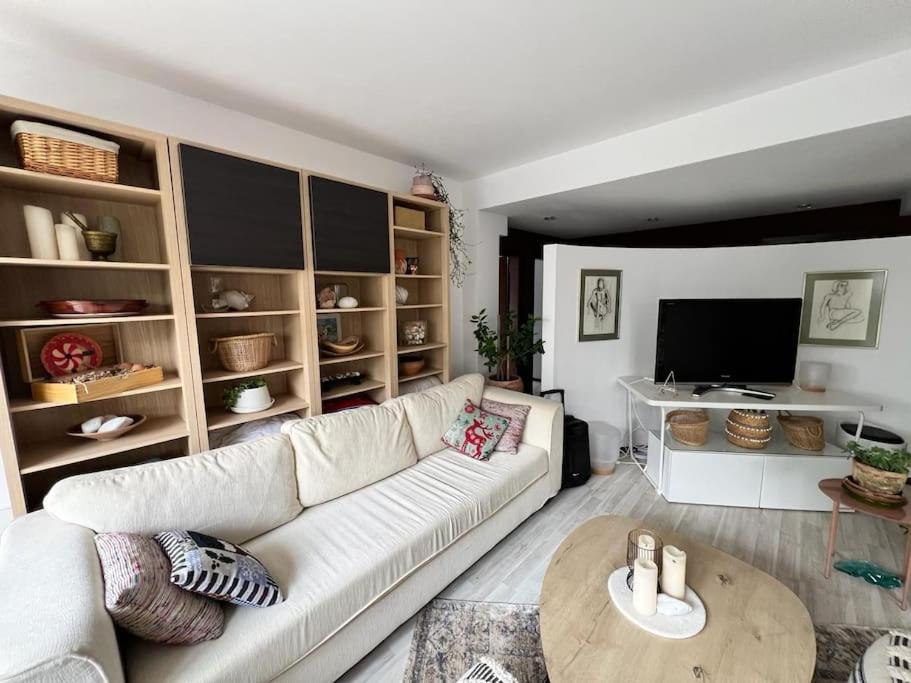 Kazanlak Large Guest House Apartment Near The Center With Full Kitchen & Dining Room, King Beds, Garden Patio, Free Parking & Self Check-In Exterior foto