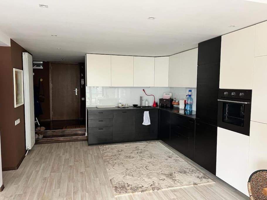 Kazanlak Large Guest House Apartment Near The Center With Full Kitchen & Dining Room, King Beds, Garden Patio, Free Parking & Self Check-In Exterior foto