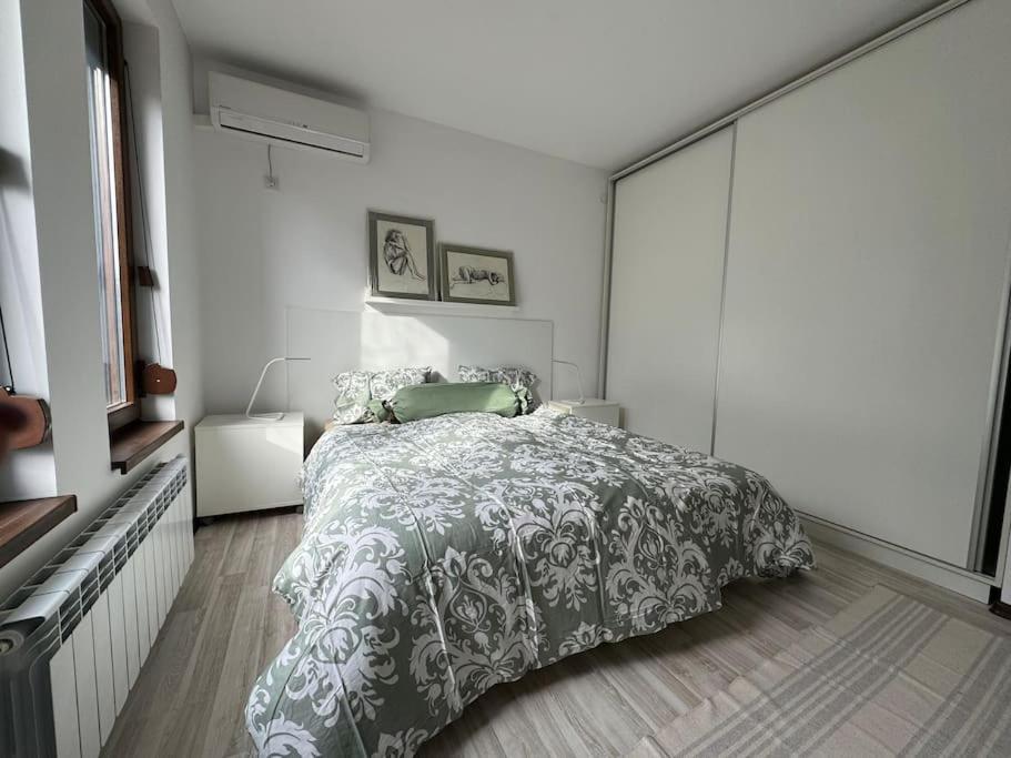 Kazanlak Large Guest House Apartment Near The Center With Full Kitchen & Dining Room, King Beds, Garden Patio, Free Parking & Self Check-In Exterior foto