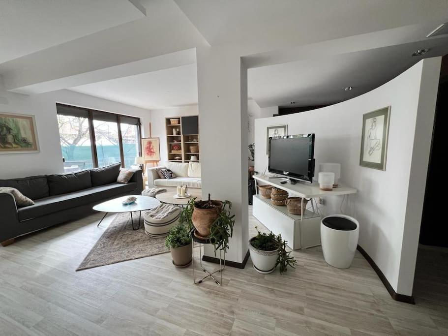 Kazanlak Large Guest House Apartment Near The Center With Full Kitchen & Dining Room, King Beds, Garden Patio, Free Parking & Self Check-In Exterior foto