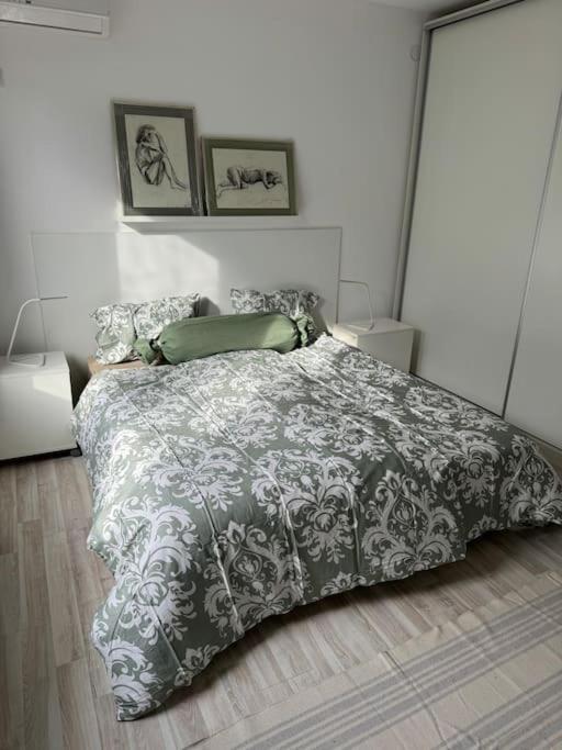 Kazanlak Large Guest House Apartment Near The Center With Full Kitchen & Dining Room, King Beds, Garden Patio, Free Parking & Self Check-In Exterior foto