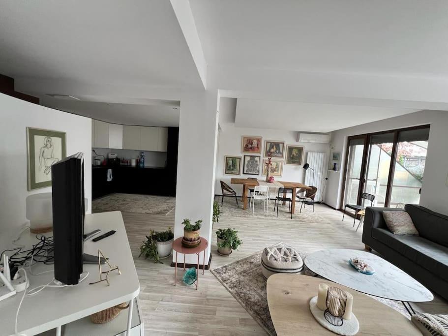 Kazanlak Large Guest House Apartment Near The Center With Full Kitchen & Dining Room, King Beds, Garden Patio, Free Parking & Self Check-In Exterior foto