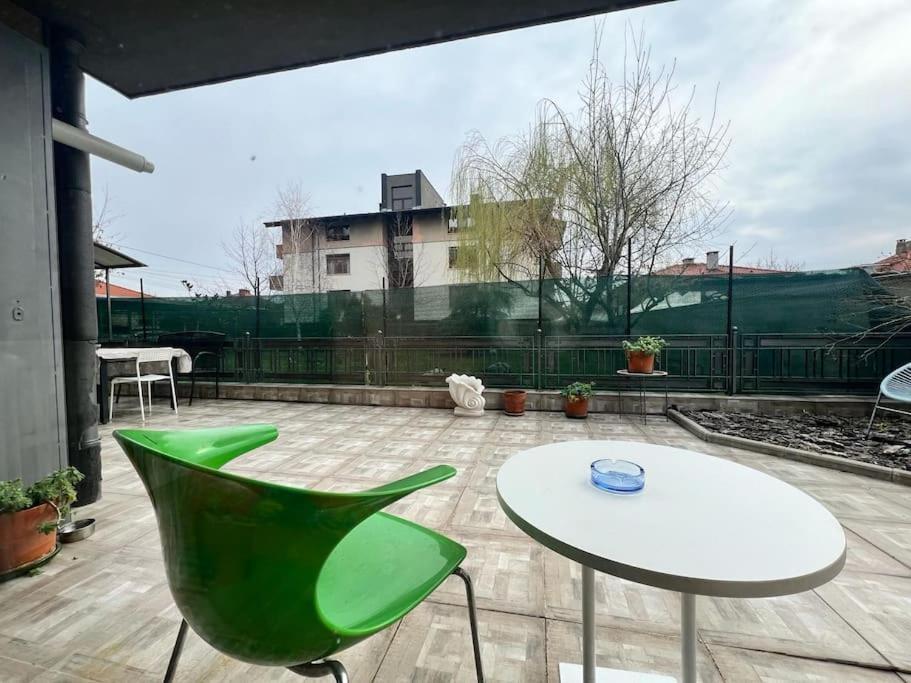 Kazanlak Large Guest House Apartment Near The Center With Full Kitchen & Dining Room, King Beds, Garden Patio, Free Parking & Self Check-In Exterior foto